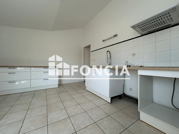 Location Appartement 4 pièces 100.9 m² - 14 RUE BAZOGES La Rochelle 17000