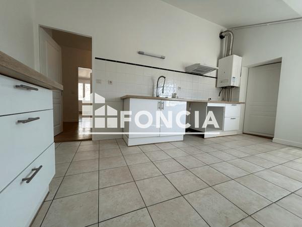 Location Appartement 4 pièces 100.9 m² - 14 RUE BAZOGES La Rochelle 17000