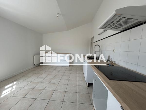 Location Appartement 4 pièces 100.9 m² - 14 RUE BAZOGES La Rochelle 17000