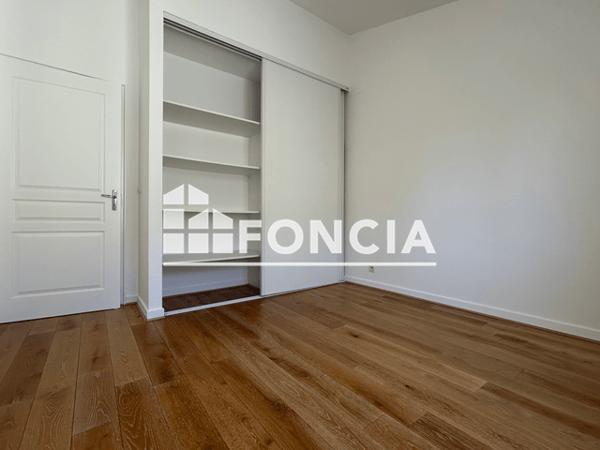 Location Appartement 4 pièces 100.9 m² - 14 RUE BAZOGES La Rochelle 17000