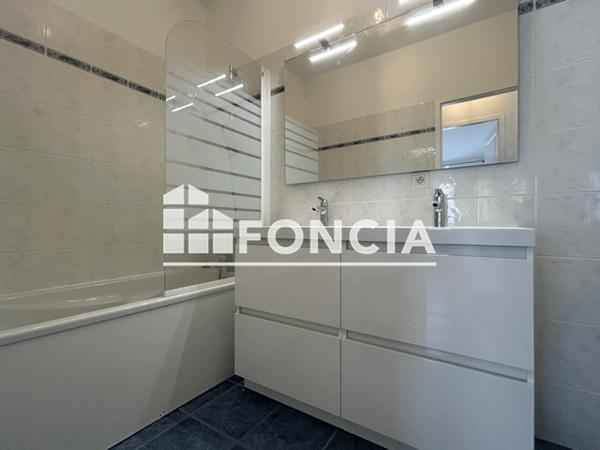 Location Appartement 4 pièces 100.9 m² - 14 RUE BAZOGES La Rochelle 17000