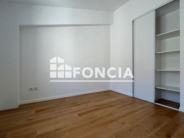 Location Appartement 4 pièces 100.9 m² - 14 RUE BAZOGES La Rochelle 17000