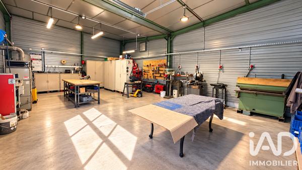 Immeuble à vendre 1 900 m² Unieux