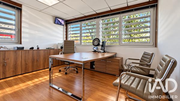 Immeuble à vendre 1 900 m² Unieux