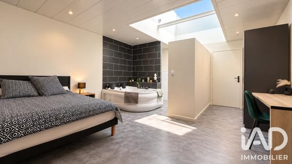Immeuble à vendre 1 900 m² Unieux