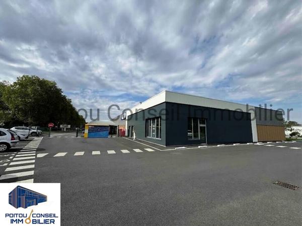 Local tertiaire ou service 120m2 idéalement placé