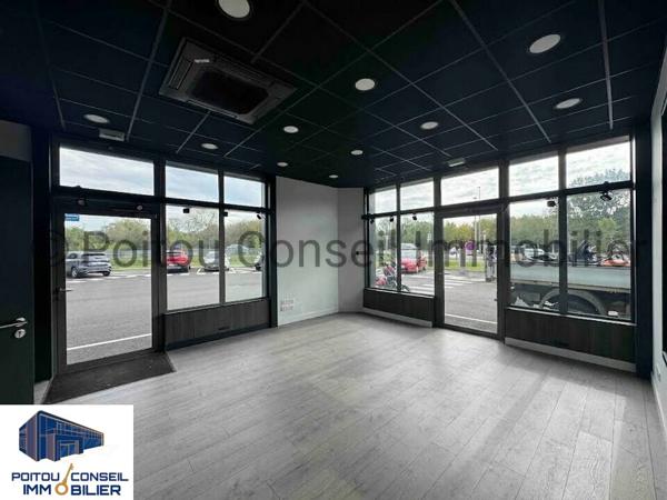 Local tertiaire ou service 120m2 idéalement placé