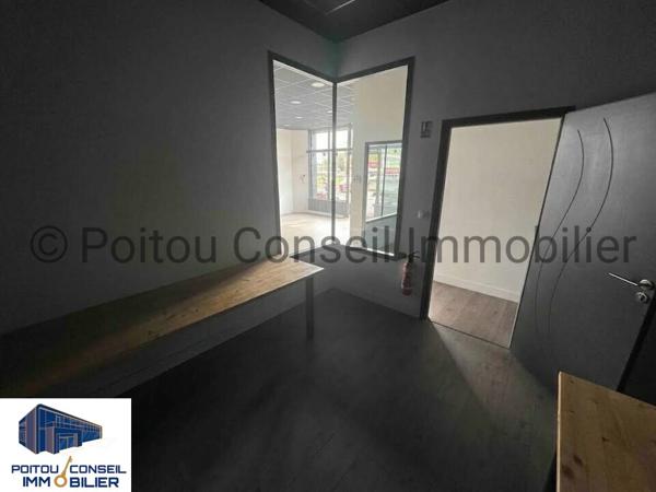 Local tertiaire ou service 120m2 idéalement placé