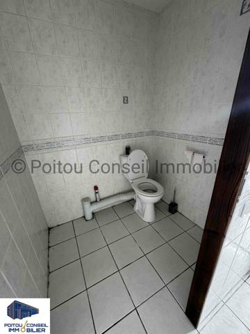 Local tertiaire ou service 120m2 idéalement placé