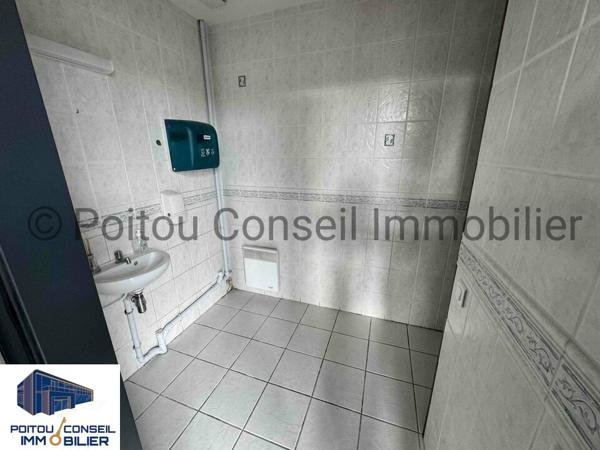Local tertiaire ou service 120m2 idéalement placé