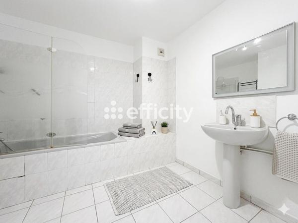 Appartement
         3 pièces
        - 94 m² 265 000 € *