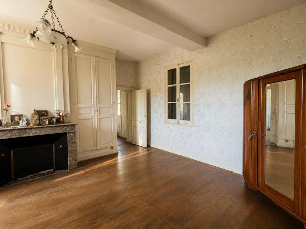 Vente                                                      Propriété
                        
                     10 pièces                      310 m2                     à Bergerac