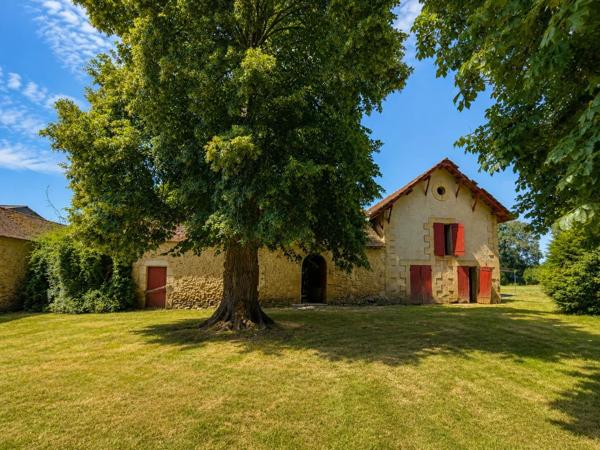 Vente                                                      Propriété
                        
                     10 pièces                      310 m2                     à Bergerac