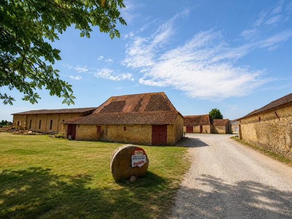 Vente                                                      Propriété
                        
                     10 pièces                      310 m2                     à Bergerac