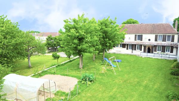 Coulommiers (77120) Propriété avec terrain de 1,25 hectares.