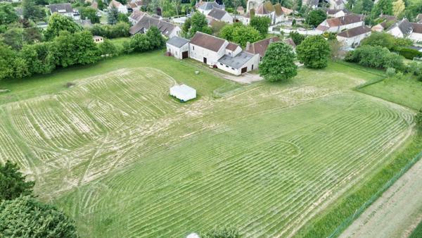 Coulommiers (77120) Propriété avec terrain de 1,25 hectares.