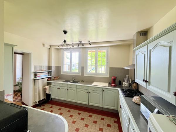 Coulommiers (77120) Propriété avec terrain de 1,25 hectares.