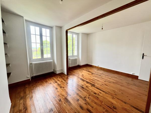 Coulommiers (77120) Propriété avec terrain de 1,25 hectares.