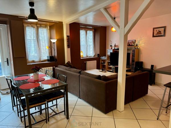 Maison de ville avec cour et dépendance