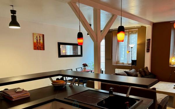 Maison de ville avec cour et dépendance