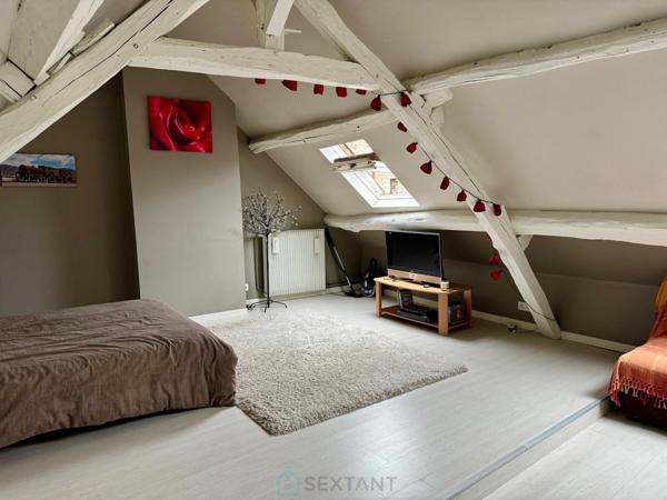 Maison de ville avec cour et dépendance