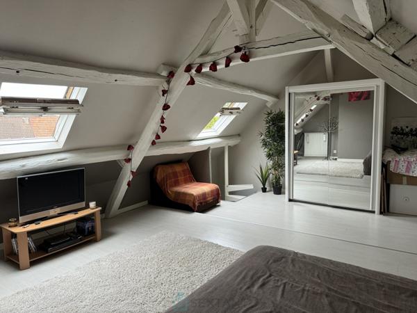 Maison de ville avec cour et dépendance