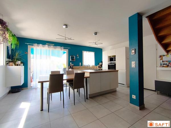 Maison contemporaine de 2019 avec commodités à pied