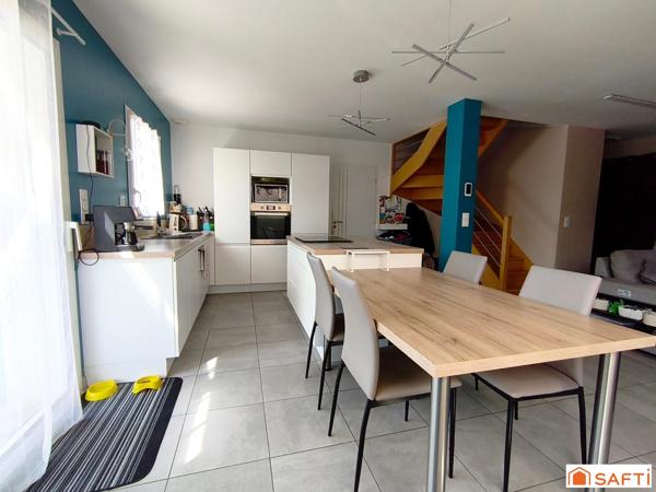 Maison contemporaine de 2019 avec commodités à pied