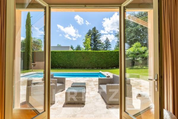 Remarquable maison d’architecte de 370 m² avec Piscine et parc arboré