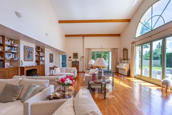 Remarquable maison d’architecte de 370 m² avec Piscine et parc arboré