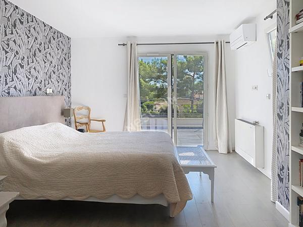 Maison d'architecte contemporaine, à La Cadiere D'Azur de 12 pièces de 280 m²