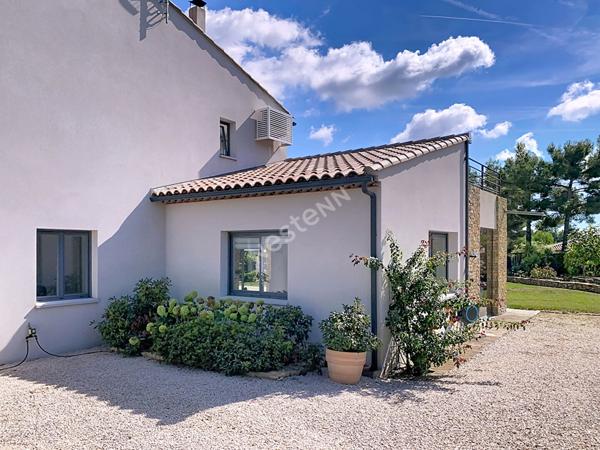 Maison d'architecte contemporaine, à La Cadiere D'Azur de 12 pièces de 280 m²