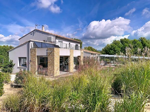 Maison d'architecte contemporaine, à La Cadiere D'Azur de 12 pièces de 280 m²