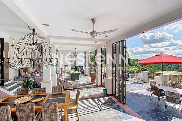 A VENDRE FLAYOSC Propriété 4 chambres 230 m² avec VUE PISCINE GARAGE