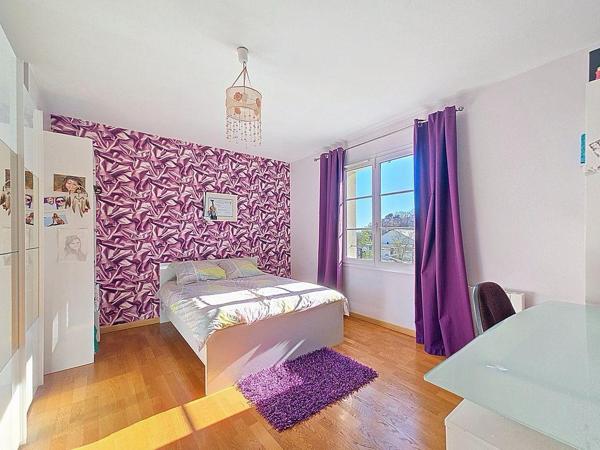 Maison récente 8 pièces avec piscine chauffée à vendre à Luzarches