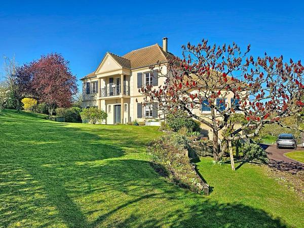 Maison récente 8 pièces avec piscine chauffée à vendre à Luzarches