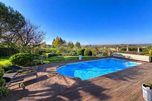 Maison récente 8 pièces avec piscine chauffée à vendre à Luzarches