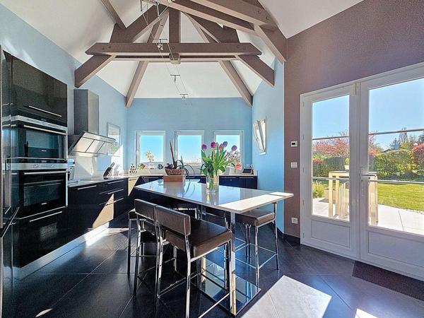 Maison récente 8 pièces avec piscine chauffée à vendre à Luzarches