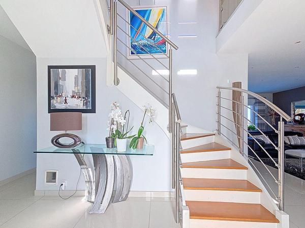 Maison récente 8 pièces avec piscine chauffée à vendre à Luzarches