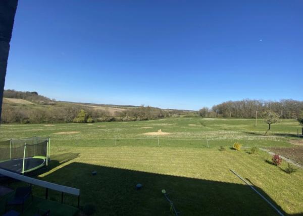 🏡 CHARMANT DOMAINE À LINARS – AUTHENTICITÉ, ESPACE & CONFORT ! 🌿✨