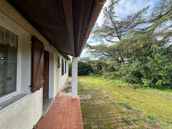 VILLA 4 pièces avec garage, dépendance à aménager et possibilité de division du terrain.