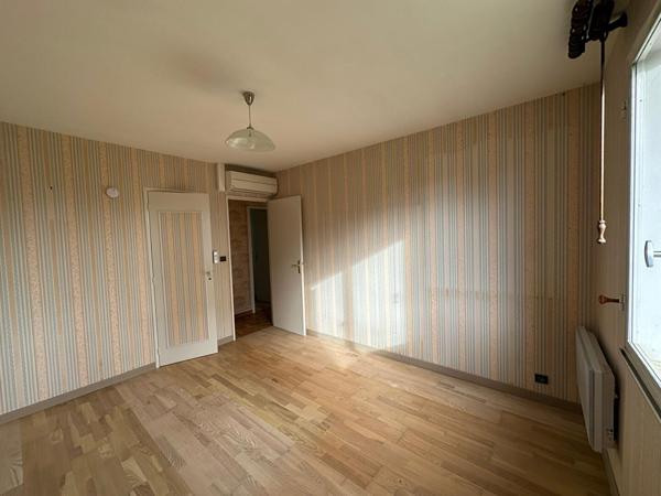 VILLA 4 pièces avec garage, dépendance à aménager et possibilité de division du terrain.