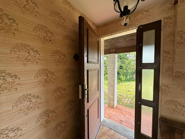 VILLA 4 pièces avec garage, dépendance à aménager et possibilité de division du terrain.