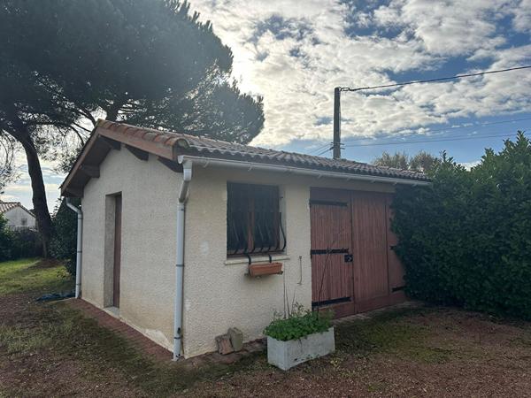 VILLA 4 pièces avec garage, dépendance à aménager et possibilité de division du terrain.