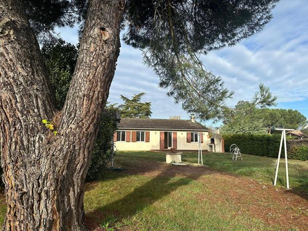 VILLA 4 pièces avec garage, dépendance à aménager et possibilité de division du terrain.