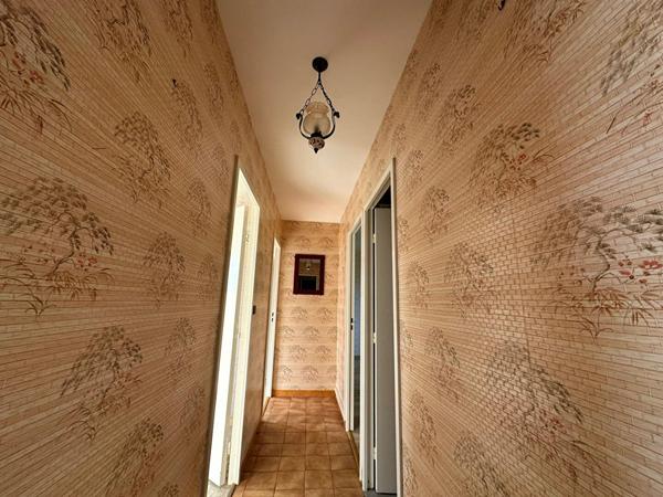 VILLA 4 pièces avec garage, dépendance à aménager et possibilité de division du terrain.