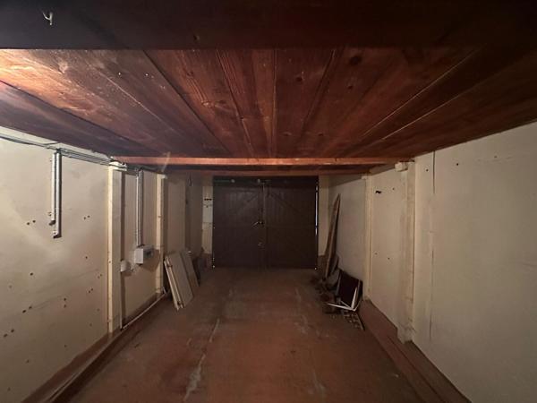 VILLA 4 pièces avec garage, dépendance à aménager et possibilité de division du terrain.