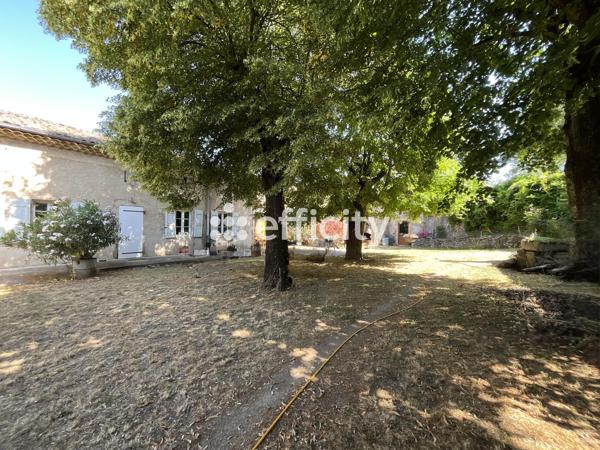 Maison
         12 pièces
        - 289 m² Bien prestige 435 000 € *