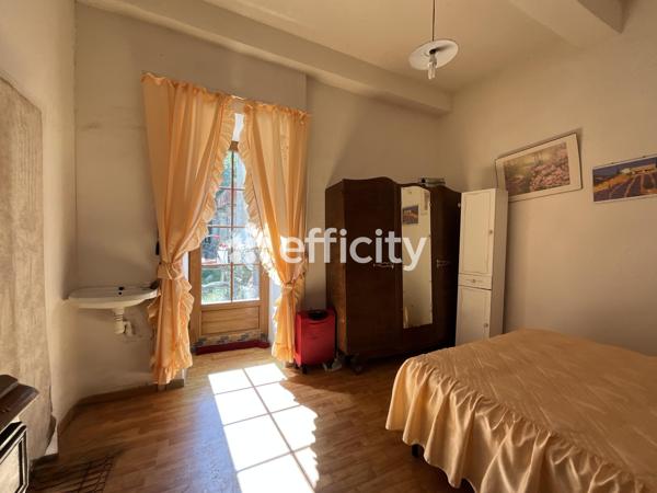 Maison
         12 pièces
        - 289 m² Bien prestige 435 000 € *