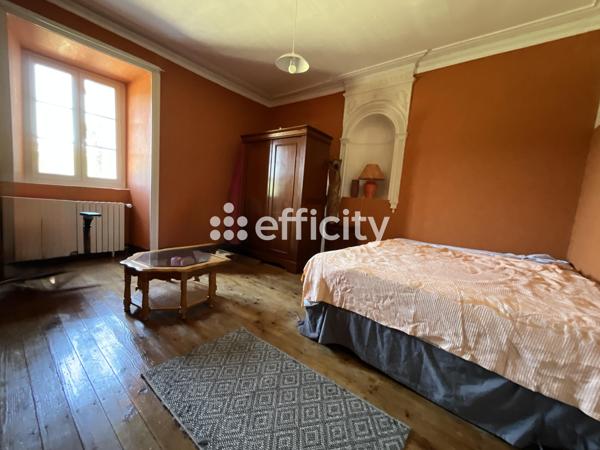 Maison
         12 pièces
        - 289 m² Bien prestige 435 000 € *